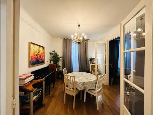 Beautiful and spacious apartment in Paris