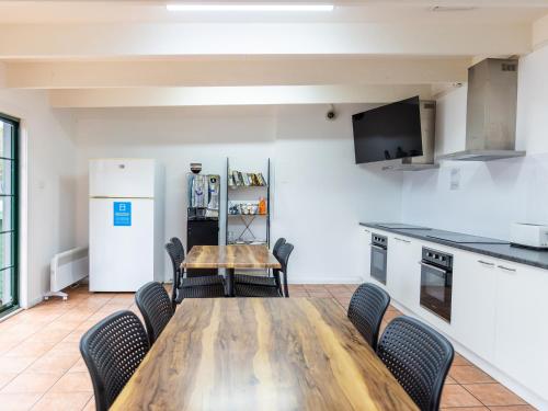 a kitchen and dining room with a wooden table and chairs at NRMA Ballarat Holiday Park in Ballarat