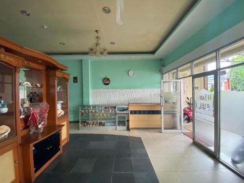 Dapur atau dapur kecil di RedDoorz near Terminal Dangerakko Palopo