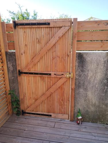 an open wooden gate on a wooden deck at studio des lices Villesequelande in Villesequelande