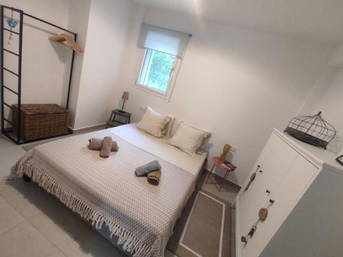 a bedroom with a bed and a window at The Roundhouse in Paleo Tsifliki