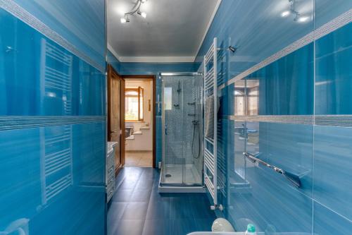 Ένα μπάνιο στο Casa di Marika