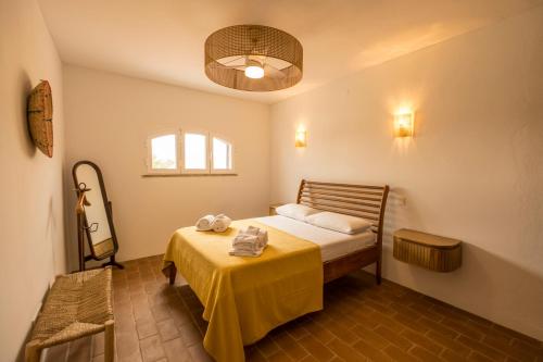 Cozy Beach Apartment W/ Sea View, Free Parking & AC