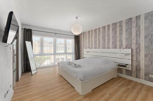 Ένα ή περισσότερα κρεβάτια σε δωμάτιο στο Ruime woning 10p met zonnige tuin & nabij strand