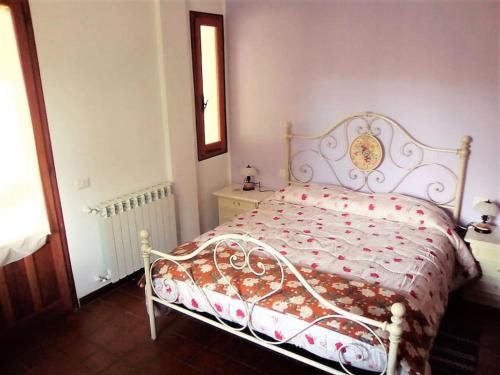 a bedroom with a bed with a floral bedspread at Relax immersed within the Sette Fratelli Mountains in San Gregorio