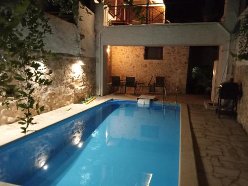 a swimming pool at night in a house at Casa del Maestro in Prinés