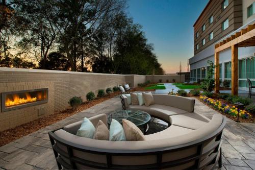 a patio with a couch and a fire place at Courtyard by Marriott Nashville SE/Murfreesboro in Murfreesboro