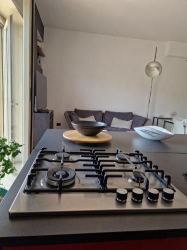 a stove top oven in a kitchen with a couch at La casa di Andrea in Messina