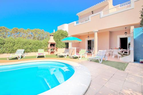 Bazén v ubytování Villa Sunset by Algarve Vacation nebo v jeho okolí