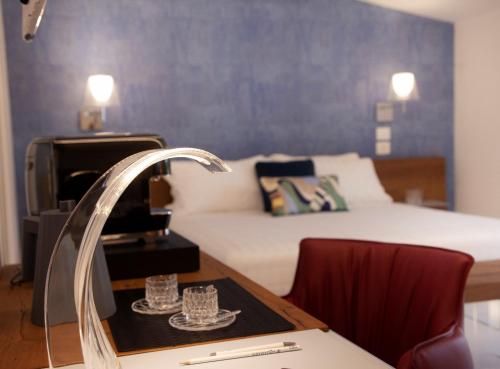 a room with a bed and a table with a chair at Aquamaris Design Suite & Spa in Paestum