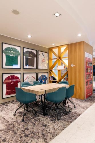 Ruang duduk di Novotel Kraków Centrum
