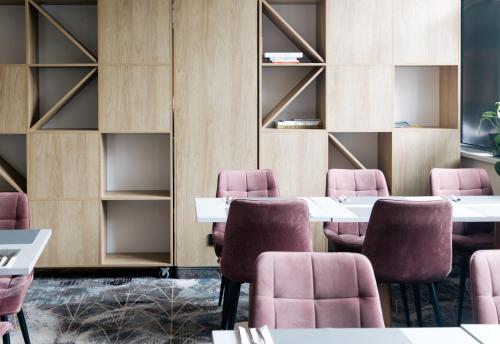 Ruang duduk di Novotel Kraków Centrum