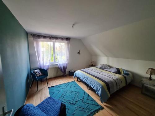 Un pat sau paturi într-o cameră la Gîte chez Gribouil