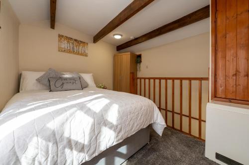 a bedroom with a white bed in a room at Cosy Cottage in Historic Lincoln in Lincolnshire