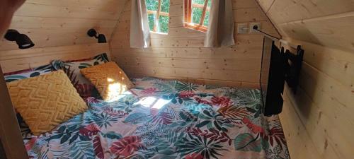 a bedroom with a bed in a tiny house at Cabane Féerique in Laives