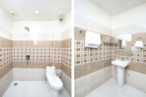 Duas fotografias de uma casa de banho com WC e lavatório. em LUCKY HOTEL AND RESTAURANT em Kurukshetra