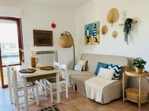a living room with a couch and a table at Beach apartments Spiaggia Nascosta in Silvi Marina