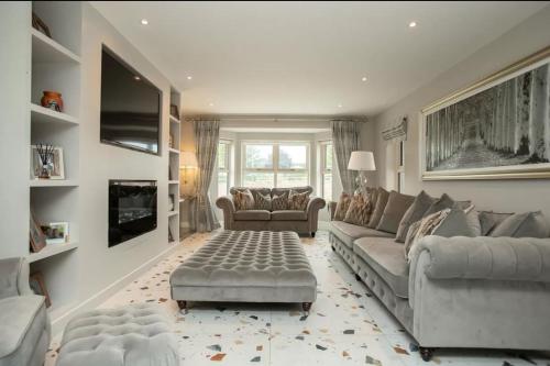 a living room with two couches and a tv at Louth Village Wedding Accommodation with Gym B&B in Lubhaidh