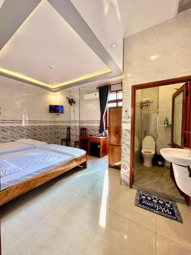 Bilik mandi di Khách sạn Vĩnh Chương
