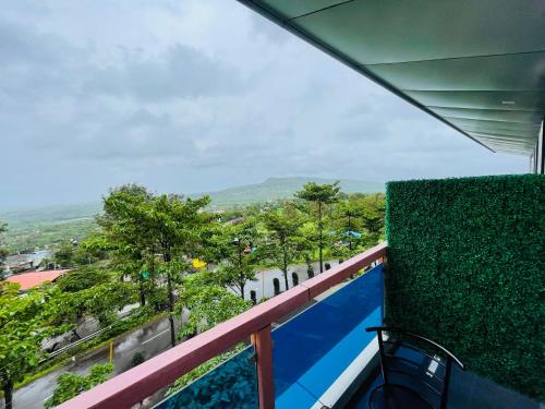 Balkón nebo terasa v ubytování hotel saptarang residency panhala