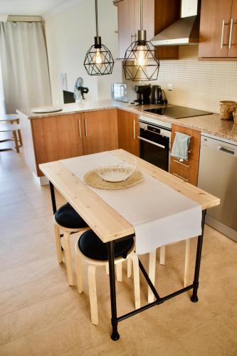 Kuchyň nebo kuchyňský kout v ubytování APARTAMENTO DO LAGAR