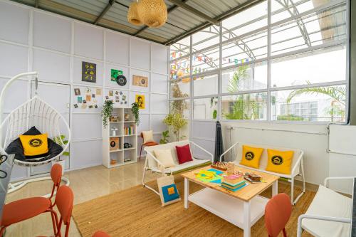 Posezení v ubytování The Hosteller Bangalore, Koramangala