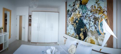 Кровать или кровати в номере A&K COZY ART Studio 2