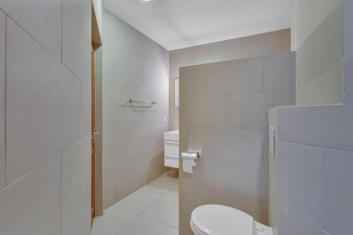 Ένα μπάνιο στο Bonaire Apartment