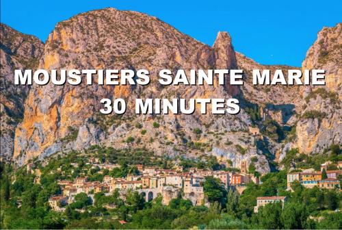 a mountain village in the mountains with the words monsters at La maison des collines in Allemagne-en-Provence