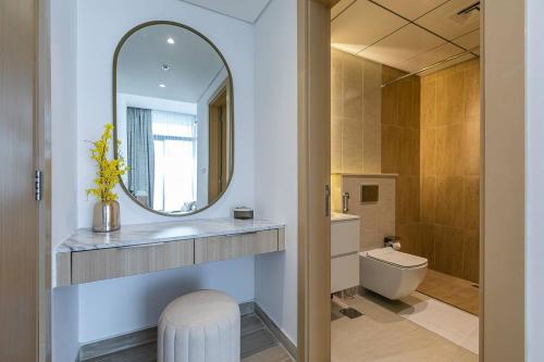 Koupelna v ubytování New Modern & Luxury 1BR JVC