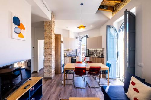 BrightHouse with Warm and Friendly Vibes