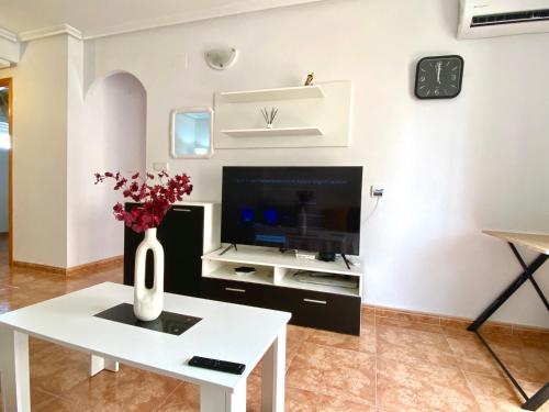 Two-Bedroom Apartment with swimming pool Torrevieja