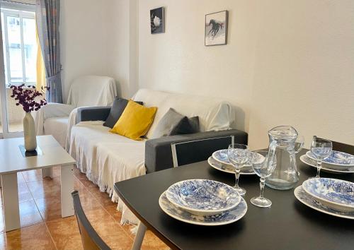 Two-Bedroom Apartment with swimming pool Torrevieja
