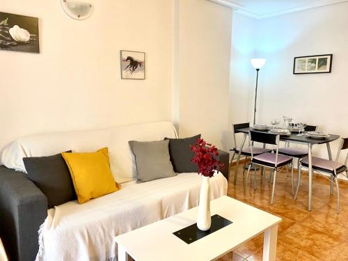 Two-Bedroom Apartment with swimming pool Torrevieja