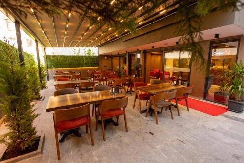 a restaurant with tables and chairs in front of it at COMFORT HOUSE HOTEL in Pelitli