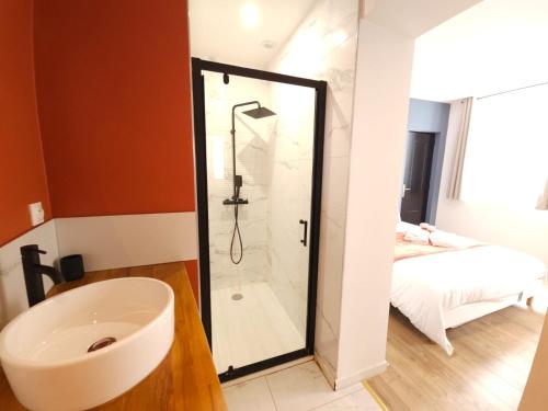 a bathroom with a shower and a toilet and a sink at Le Quai Victoire - L'Avenue des Voyageurs Cote d'Opale in Boulogne-sur-Mer