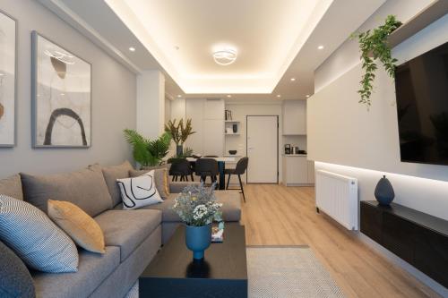 Newly Renovated 2 Bedroom Apartment, 5min to metro