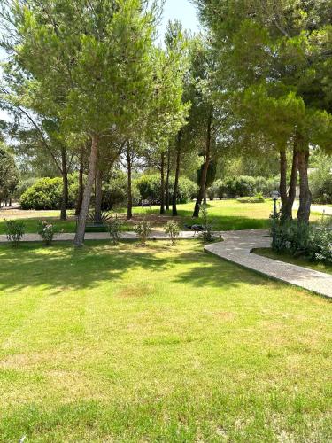 Taman di luar Villa Cavalieri Country Hotel