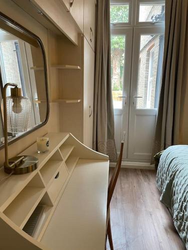 West London stunning garden flat - period features photo 10