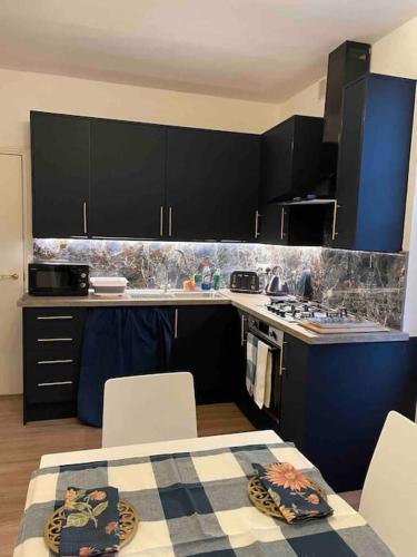 West London stunning garden flat - period features photo 5