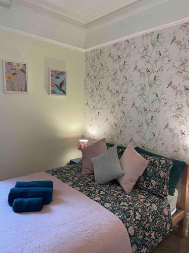 West London stunning garden flat - period features photo 12