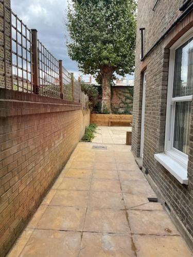 West London stunning garden flat - period features photo 14