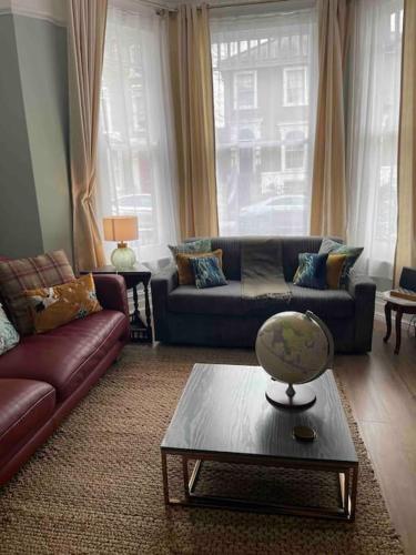 West London stunning garden flat - period features photo 19