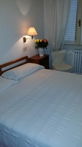 מיטה או מיטות בחדר ב-Albergo Delle Fonti