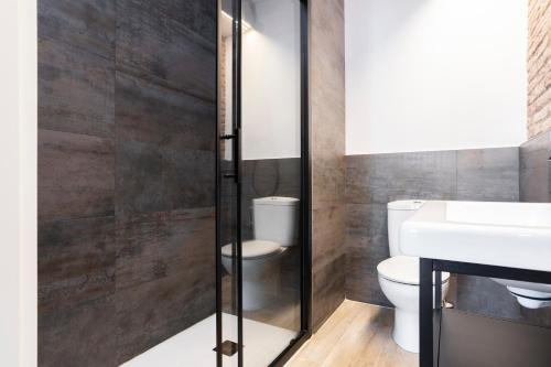 a bathroom with a toilet and a sink at HOSTAL BEDMATES in Barcelona