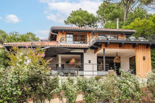 El edificio en el que está la villa