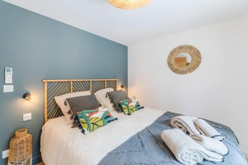 Una cama o camas en una habitación de Villa Pyla Vue Mer plage à pied