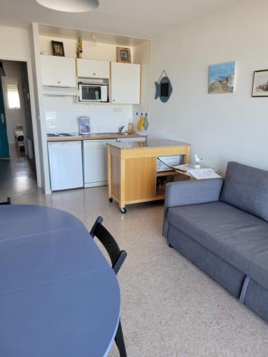 O bucătărie sau chicinetă la APPARTEMENT FACE A LA MER 6 PERSONNES