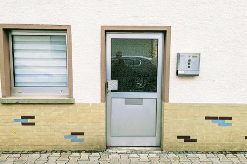 a door of a building with a car in the window at private gemütliche Einliegerwohnung in Enkenbach-Alsenborn