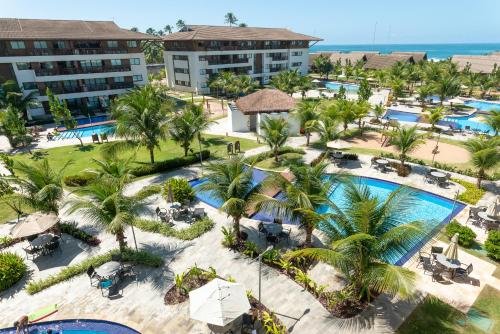 una vista aérea de un complejo con piscina en Flat 2 quartos em Porto, Cupe Beach Living (pé na areia)., en Porto de Galinhas